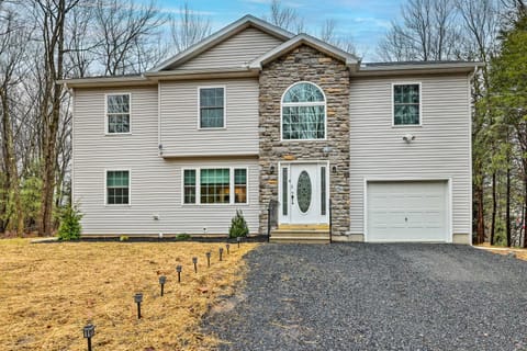 Pocono Summit Home Game Room and Lake Access! House in Coolbaugh Township
