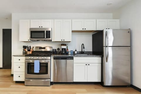 HostWise Stays - Butler St, Lower Lawrenceville, Brand New! Condo in Pittsburgh
