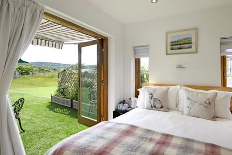 Bedroom, Garden view