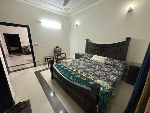Bahria Town - 10 Marla 2 Bed rooms Portion for families only Chalet in Lahore