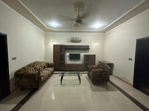 Bahria Town - 10 Marla 2 Bed rooms Portion for families only Chalet in Lahore