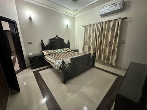 Bahria Town - 10 Marla 2 Bed rooms Portion for families only Villa in Lahore