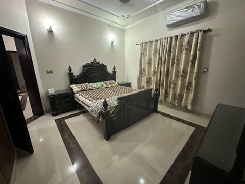 Bahria Town - 10 Marla 2 Bed rooms Portion for families only Chalet in Lahore