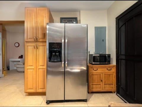 One Bedroom Suite in North Miami Apartment in Golden Glades