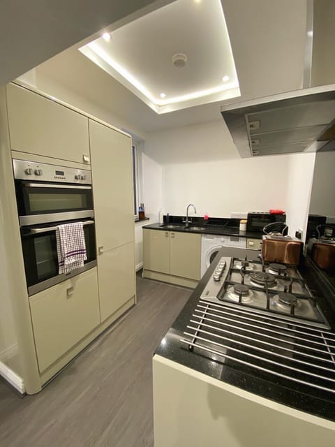 A spacious & modern 3-bed home Chalet in Blackburn