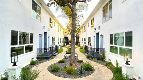 Kingsley Courtyard Apartment Copropriété in Los Feliz