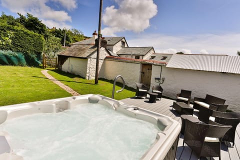 Property building, Hot Tub