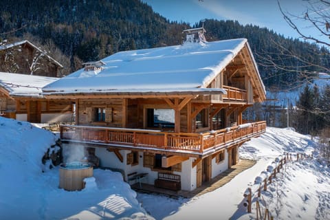 Property building, Day, Natural landscape, Winter, Hot Tub, Mountain view