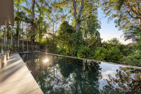 Teal Private Family Oasis Apartment in Buderim