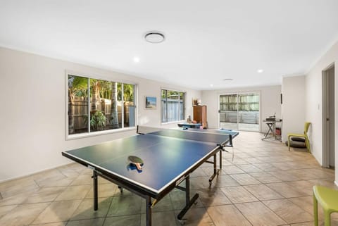 Teal Private Family Oasis Apartment in Buderim