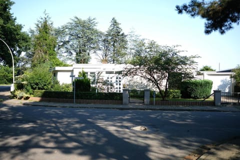 Neighbourhood, Street view