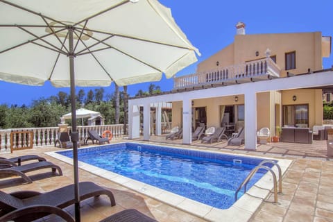 Fabulous Villa In Coral Bay Near Beach, Amenities Villa in Peyia