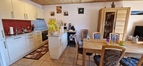 Dining area, kitchen