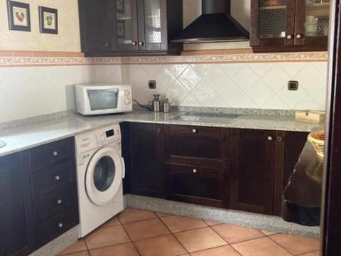 Kitchen or kitchenette, microwave, washing machine