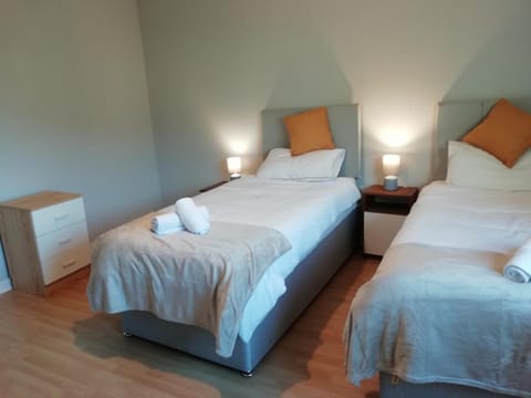 Carvetii - Iona House, 2nd floor apartment sleeps up to 6 Condo in Kirkcaldy