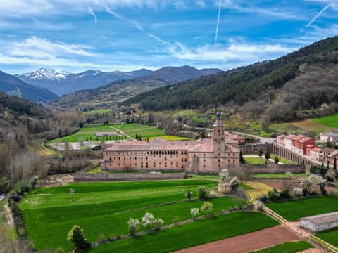 Property building, Natural landscape, Bird's eye view, Landmark view