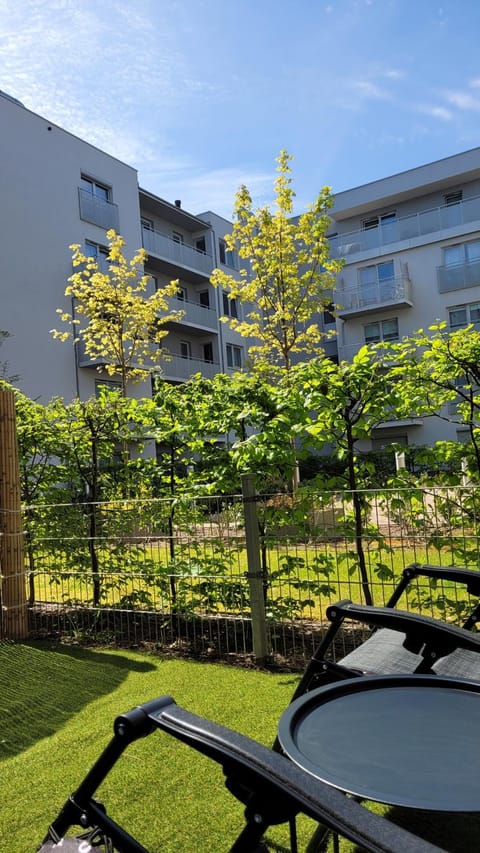 Property building, Spring, Day, Natural landscape, Garden, Garden view, sunbed