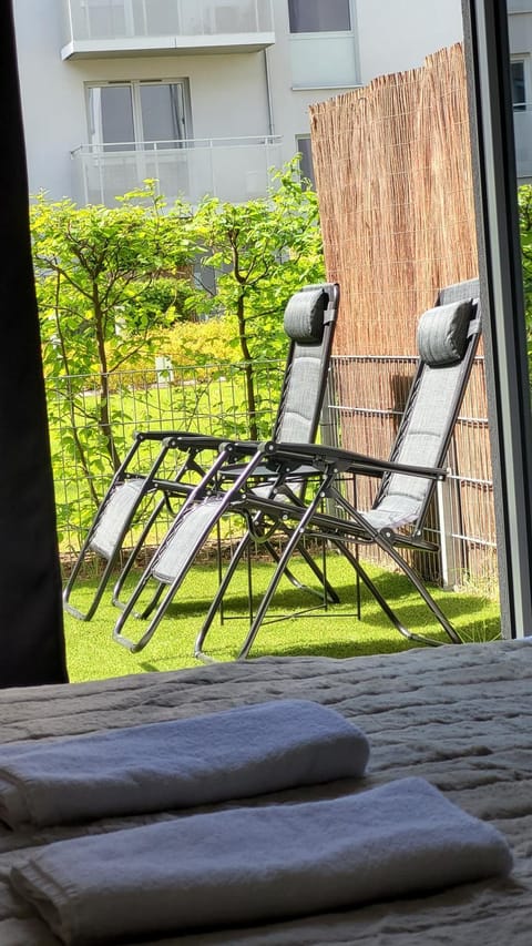 Patio, Spring, Day, Garden, Garden view, sunbed