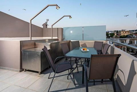 Balcony/Terrace, Lounge or bar, Swimming pool