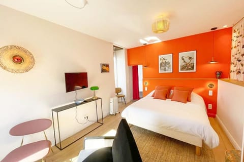 TV and multimedia, Living room, Photo of the whole room, Bedroom, hair dresser