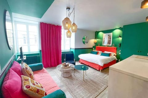 Bed, Living room, Photo of the whole room, Bedroom