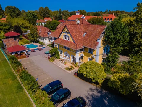 Jade Panzio Bed and Breakfast in Balatonszárszó