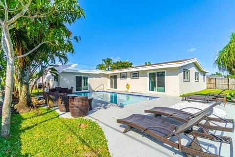 Stunning 5 BR Home with Heated Pool and Game room Villa in Fort Lauderdale