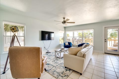 Cedar Key Condo with Balcony and Gulf Views! Apartment in Cedar Key