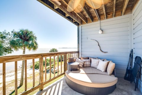 Cedar Key Condo with Balcony and Gulf Views! Apartment in Cedar Key