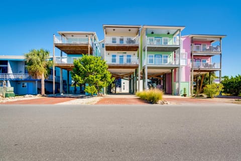 Oceanfront Oasis in Cedar Key with 2 Balconies! Haus in Cedar Key