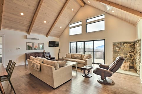 Secluded Kingfield Abode with Idyllic Mtn Views House in Kingfield