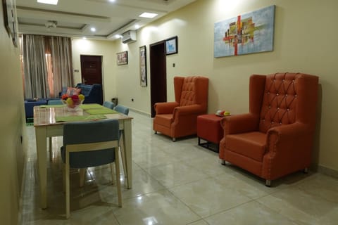 Beautiful 3-Bedroom Highlight Apartment Condominio in Lagos