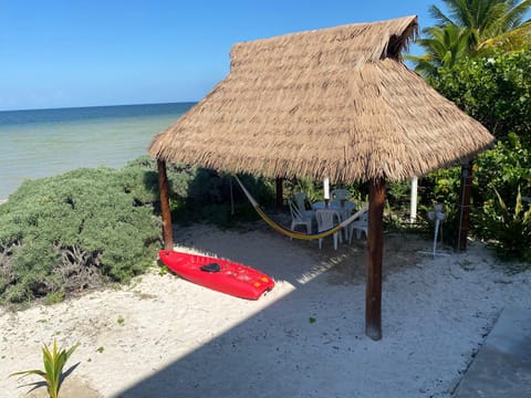 Escape to Paradise, Minimalist 4-BR Beachfront, 300 Mbps with amazing views House in State of Yucatan