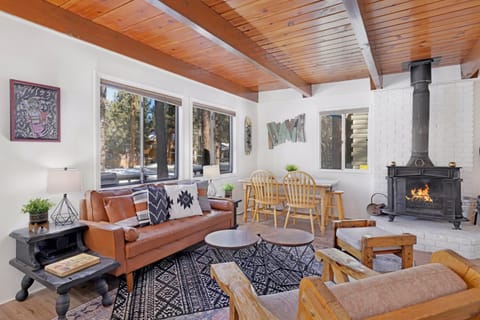 2106-The Bear Bauhaus home Casa in Big Bear