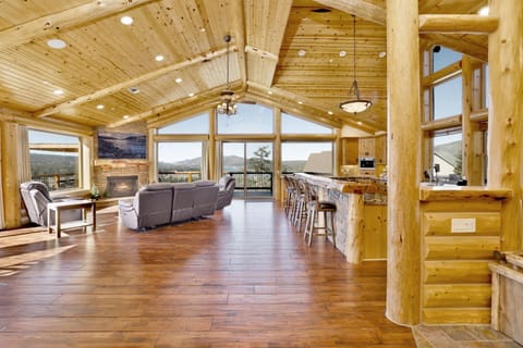 2206-Golden Oak Log Cabin home House in Big Bear