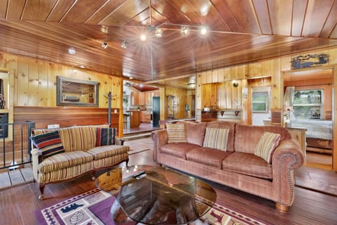 2056-Top Notch Lodge home Casa in Big Bear