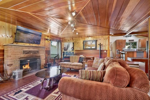 2056-Top Notch Lodge home Casa in Big Bear