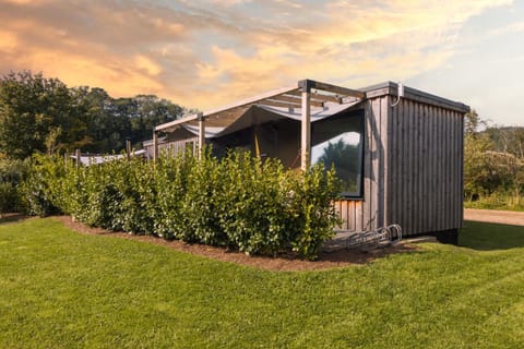Property building, Facade/entrance, View (from property/room), Balcony/Terrace