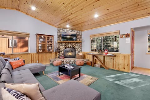 1953-River Rock Lodge home House in Big Bear