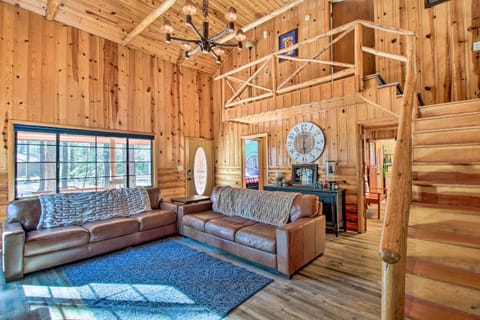 Modern Pinetop Cabin with Patio and Fire Pit! Haus in Pinetop-Lakeside