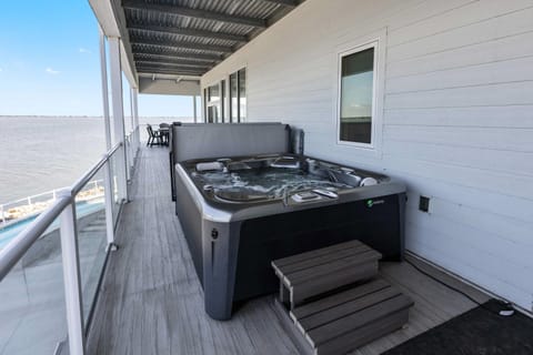 Luxury Lakefront Condo with Private Hot Tub and Sauna Condominio in Watertown