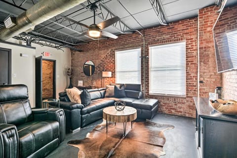 Sleek, Modern Loft in Downtown Springfield! Apartment in Springfield