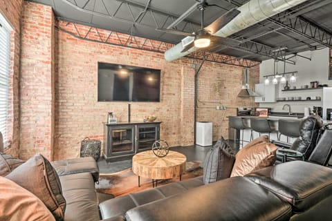 Sleek, Modern Loft in Downtown Springfield! Apartment in Springfield