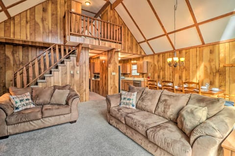 Lake Harmony Home with Game Room and Fire Pit! House in Hickory Run State Park