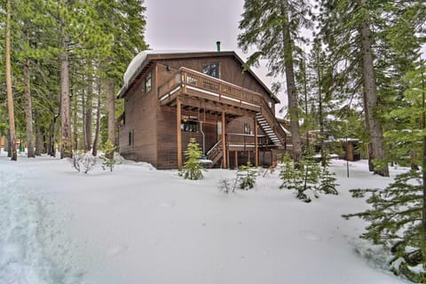 Updated Tahoe Donner Cabin with Golf Course Views! Maison in Truckee