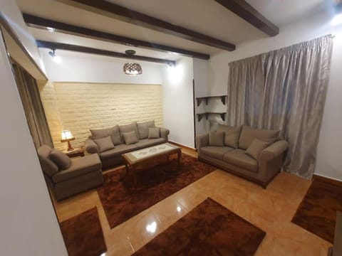 Cozzy home with private entrance Condominio in Cairo Governorate