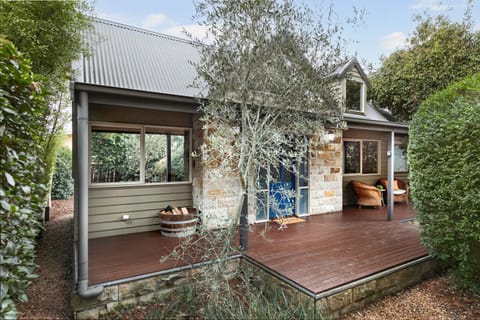 Two Truffles Cottage Accommodation Bed and Breakfast in Yarra Glen