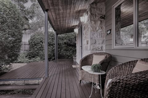 Two Truffles Cottage Accommodation Bed and Breakfast in Yarra Glen