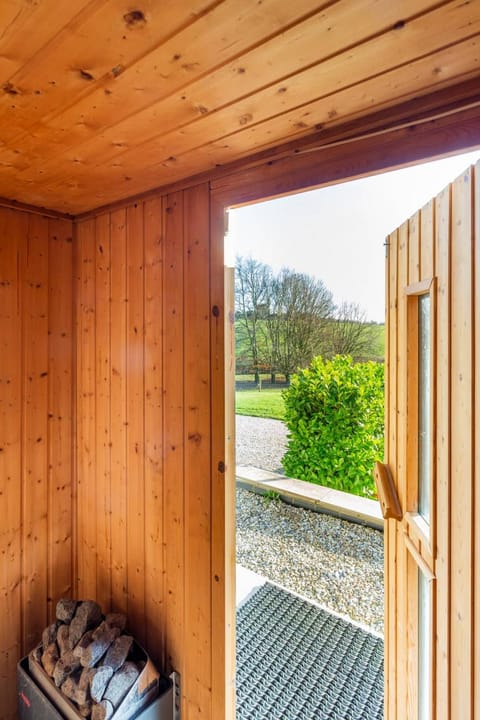 The Retreat, Sauna & Hot Tub, Charming & Cosy Gem Bed and Breakfast in East Dorset District