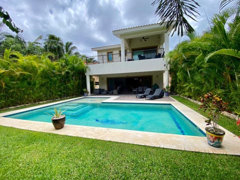 Casa Arnold - Luxurious 4 bedroom villa with pool Chalet in Puerto Aventuras